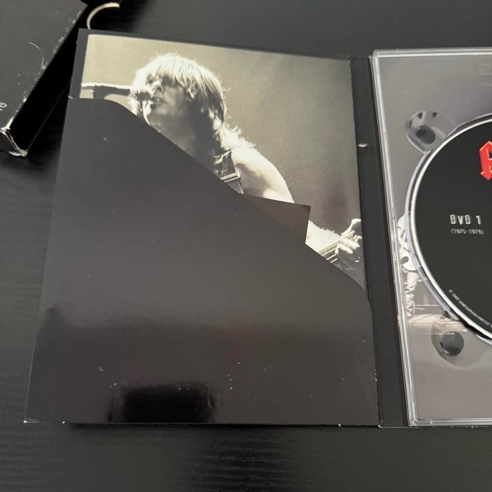 AC/DC Plug Me In DVD 2 Disc Set with insert - Picture 4 of 8